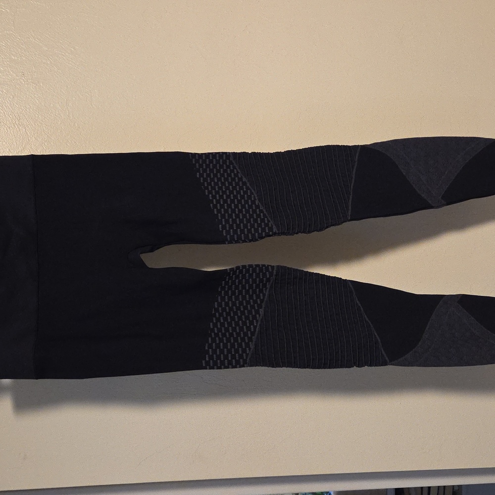 2 pairs Spanx leggings